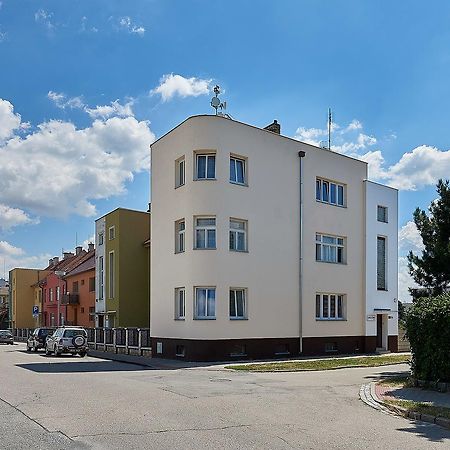 Готель Penzion Karolinka Кромержиж Екстер'єр фото